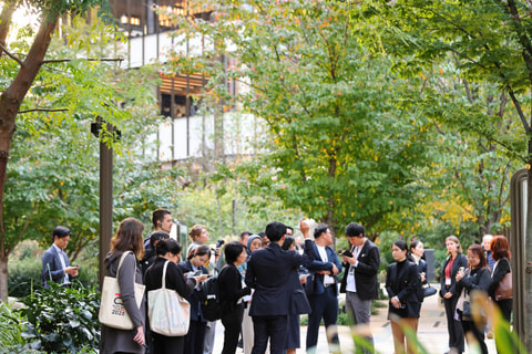 thumbnail of [ 10都市の実務担当者が東京都へ：東京グリーンビズの取組や都市部における緑化施設を視察 ]